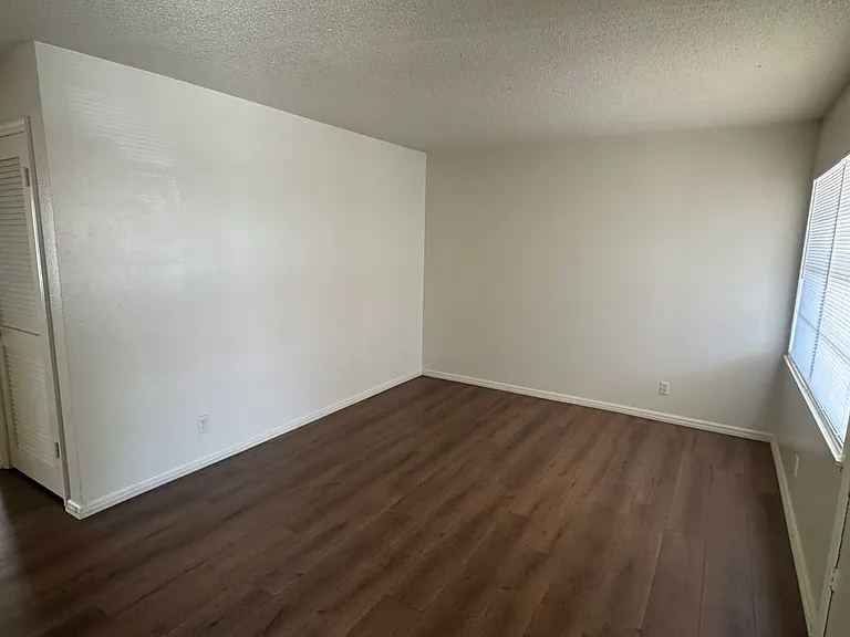 Chapparal Apartments — Photo 41