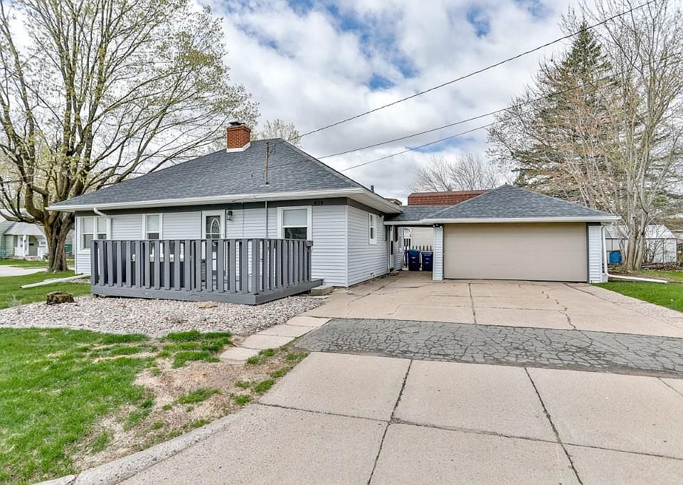 1st image of 828 E WAUSAU AVENUE