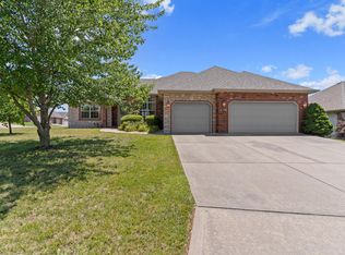 630 Meadowgate Dr, Springfield, MO 65803