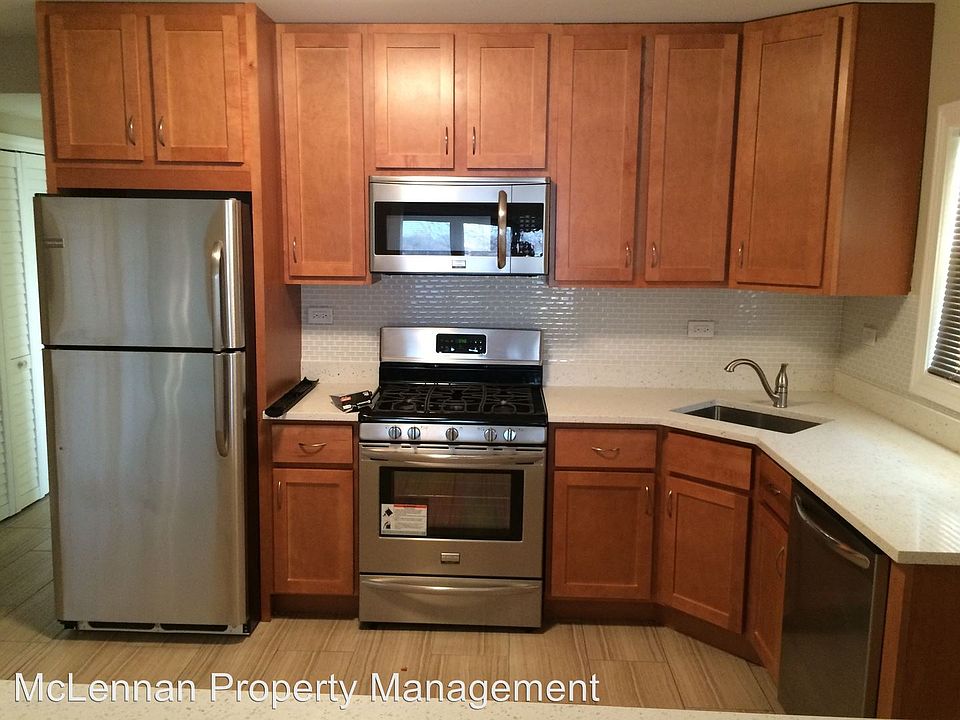 2nd image of 807-817 Devon Ave #201