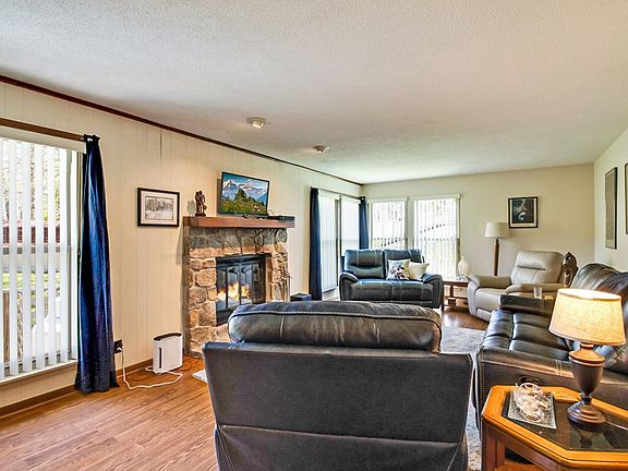 2nd image of 213 Lakewood Dr