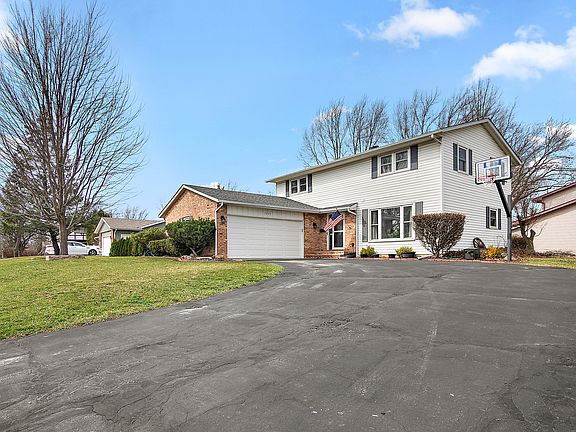 2nd image of 1215 Stratford Dr W
