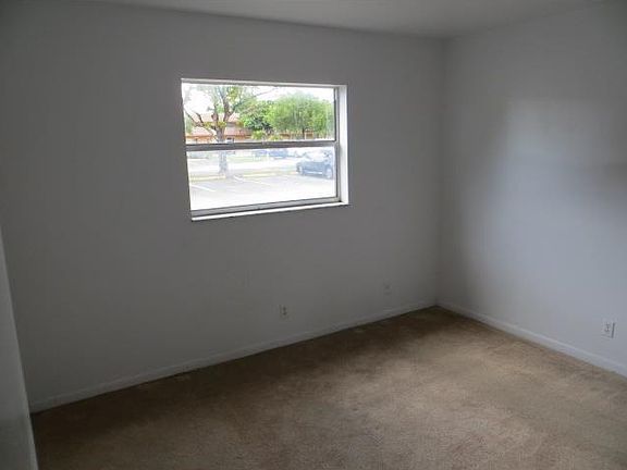 4th image of 101 NE 41st St #69