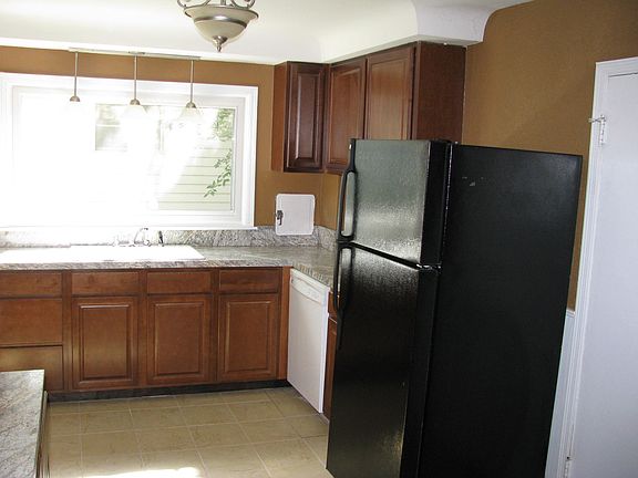 4th image of 2447 Richards Dr