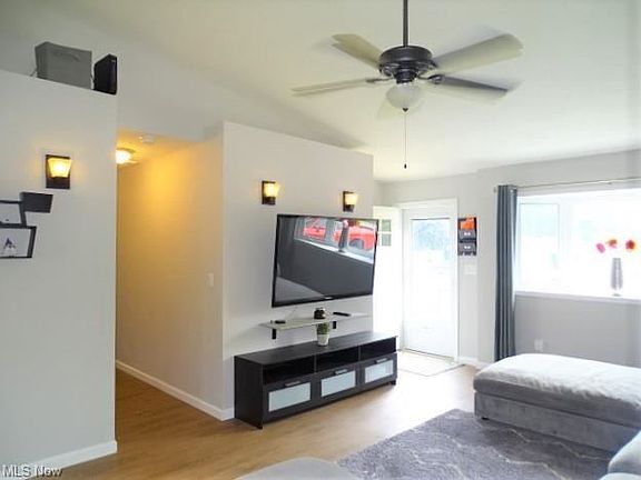 4th image of 64 Bermont Ave