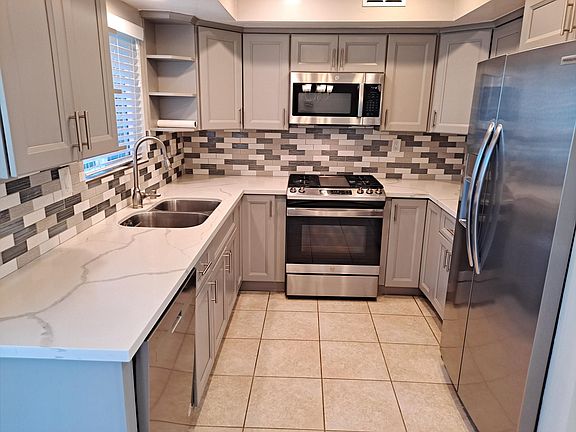 3rd image of 850 E Lynwood Dr #3