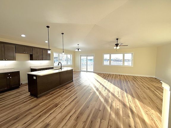 4th image of 1923 Summerfield Ln