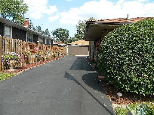2nd image of 1305 Hirsch Ave