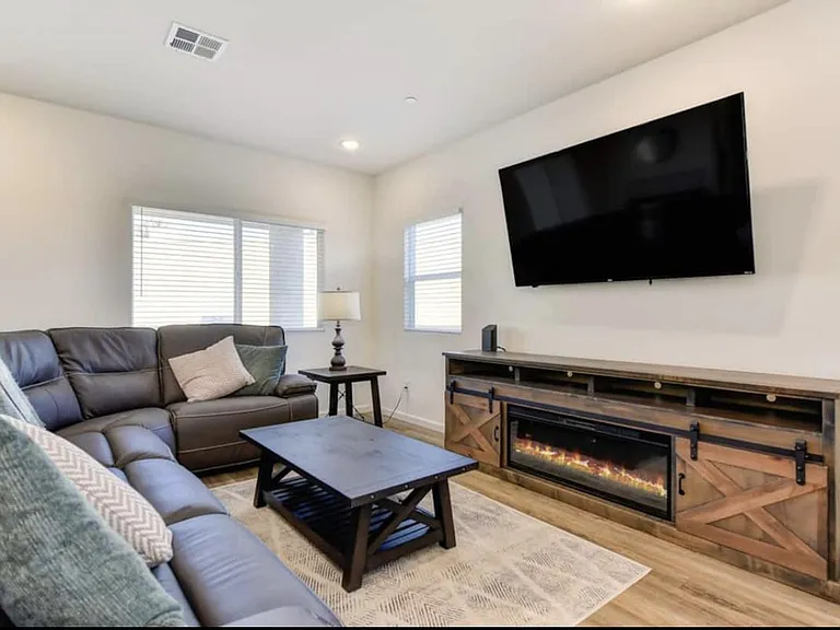 241 Helios Ct — Photo 3