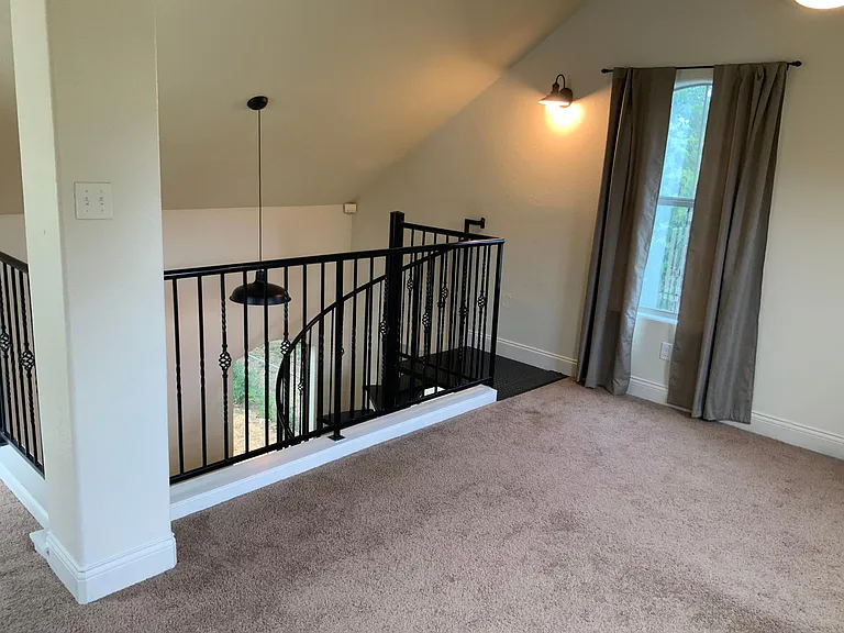 431 Irvington Dr — Photo 36