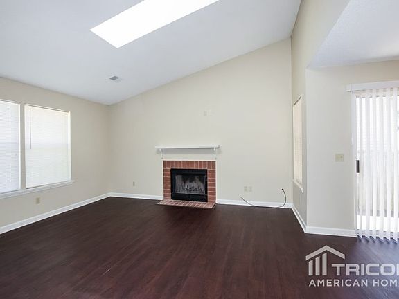 3rd image of 228 Westport Dr