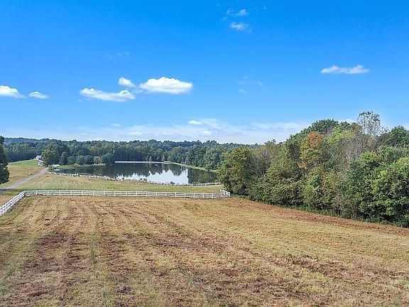 2nd image of 901 Hidden Lake Ln