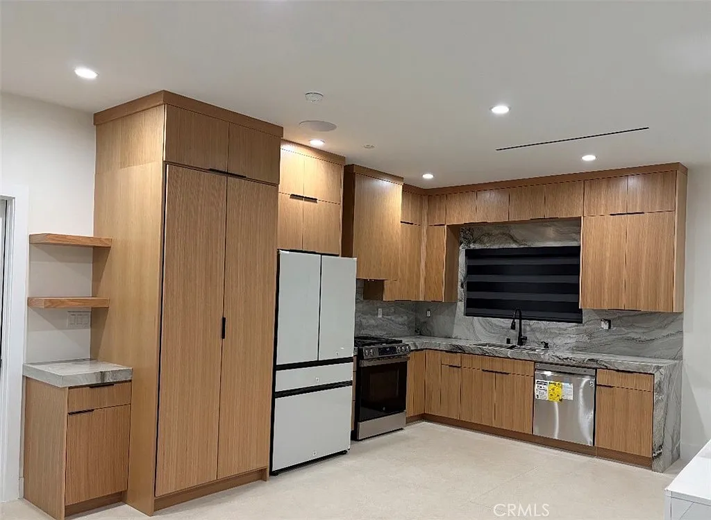 3 bed, 1181 sqft, $3,300 — Photo 1