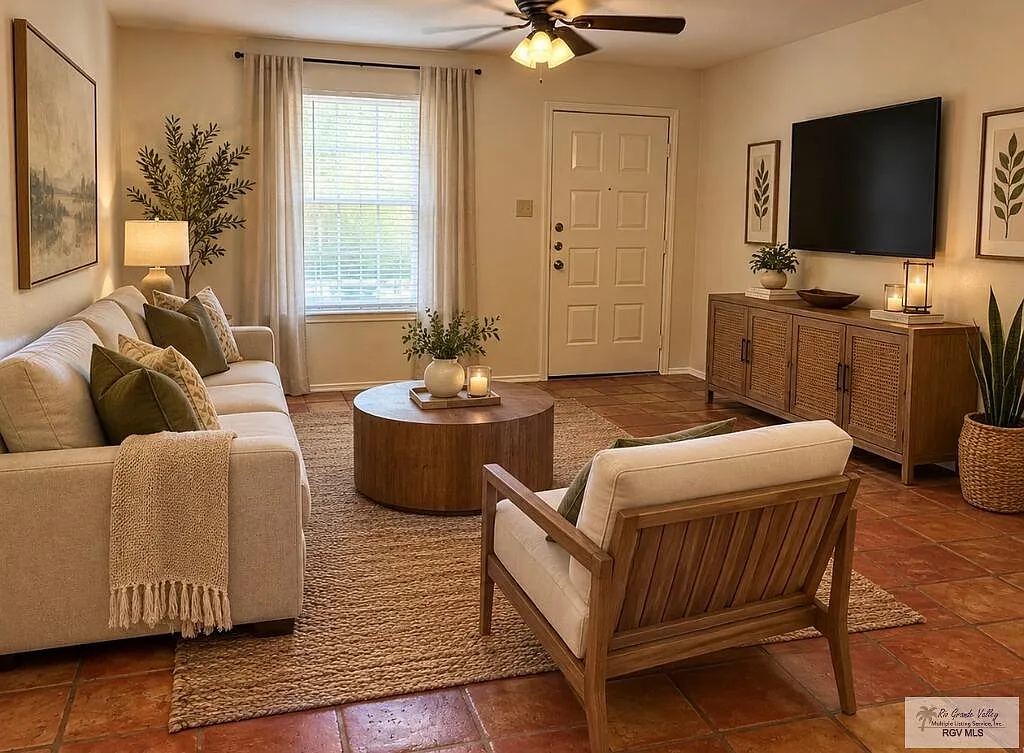 3 bed, 2.0 bath, 1300 sqft, $995 — Photo 1