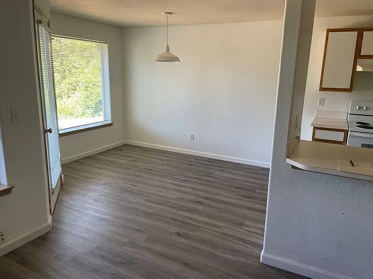 5670 SW Erickson Ave #6 — Photo 7