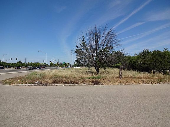 3rd image of 5207 E White Ave