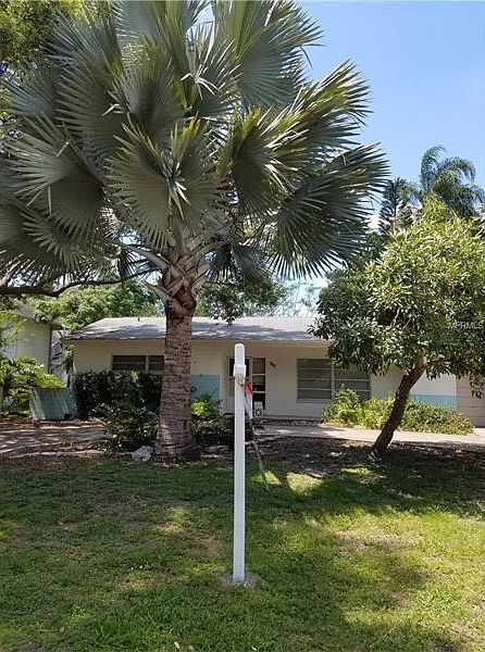 1st image of 320 Lagoon Dr