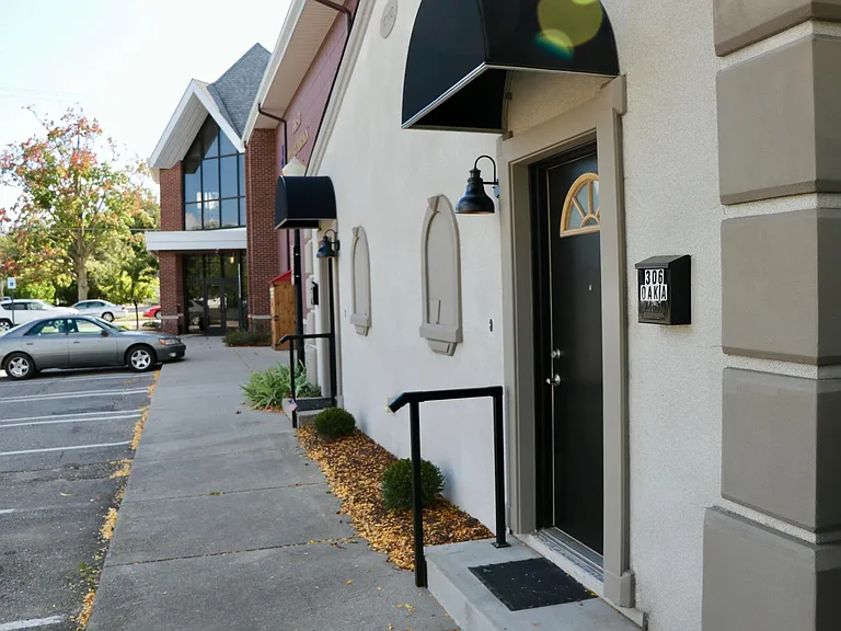306 S Oak St #A — Photo 2