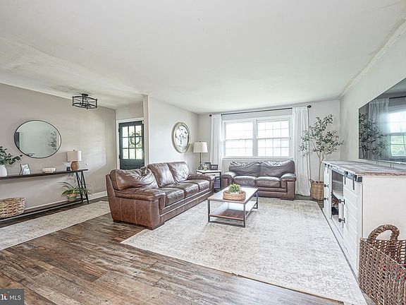 3rd image of 2 Broadview Ave