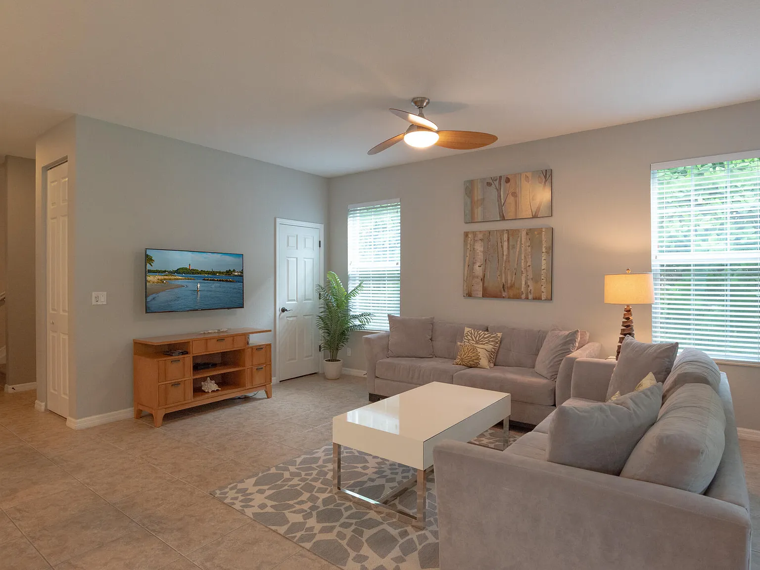 4 bed, 3.5 bath, 2650 sqft, $6,500 — Photo 3
