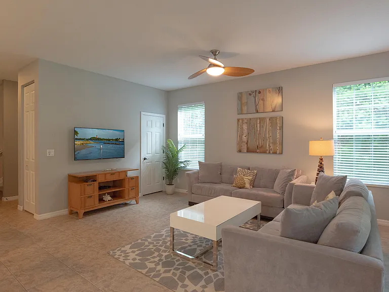 108 Canterbury Pl — Photo 3