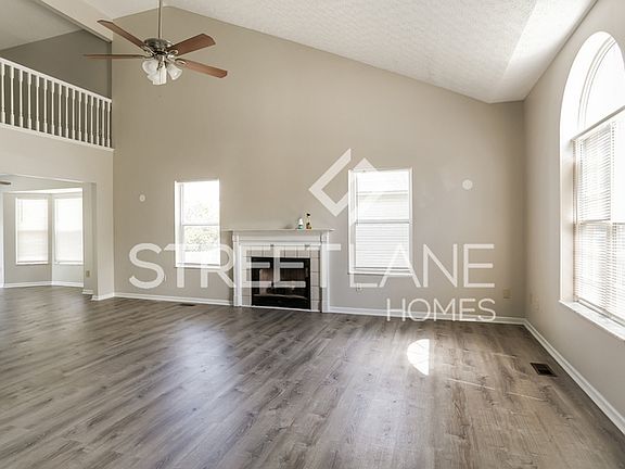 3rd image of 3545 Lake Louise Dr