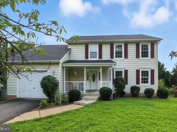 1033 Jeff Ryan Dr, Herndon, VA 20170