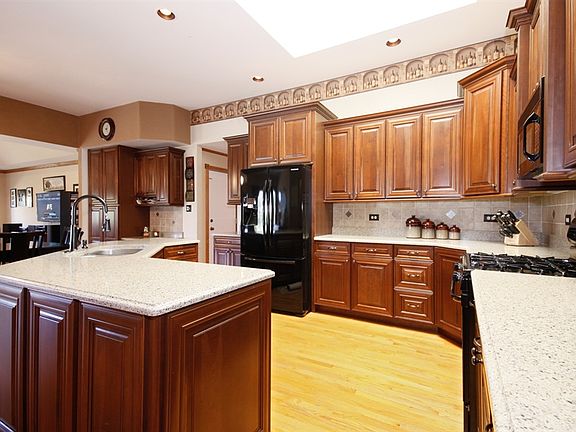 4th image of 8606 Glenshire St