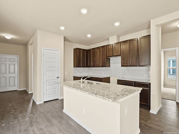 5th image of 2055 Chelsea Grove