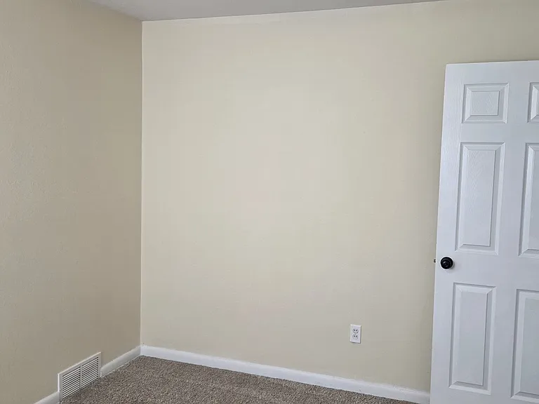 1114 W Greenfield St — Photo 8