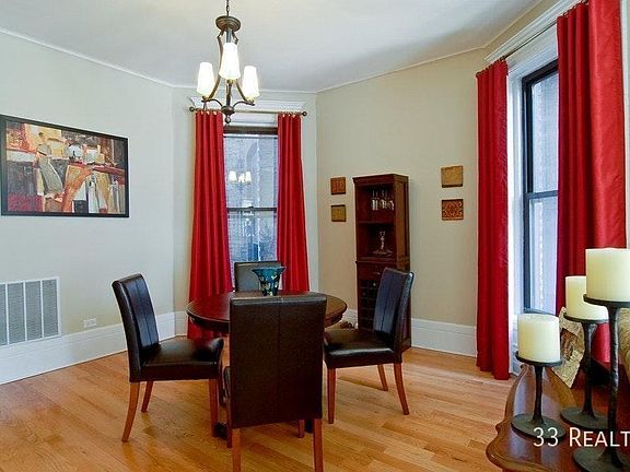 4th image of 826 W Newport Ave #1