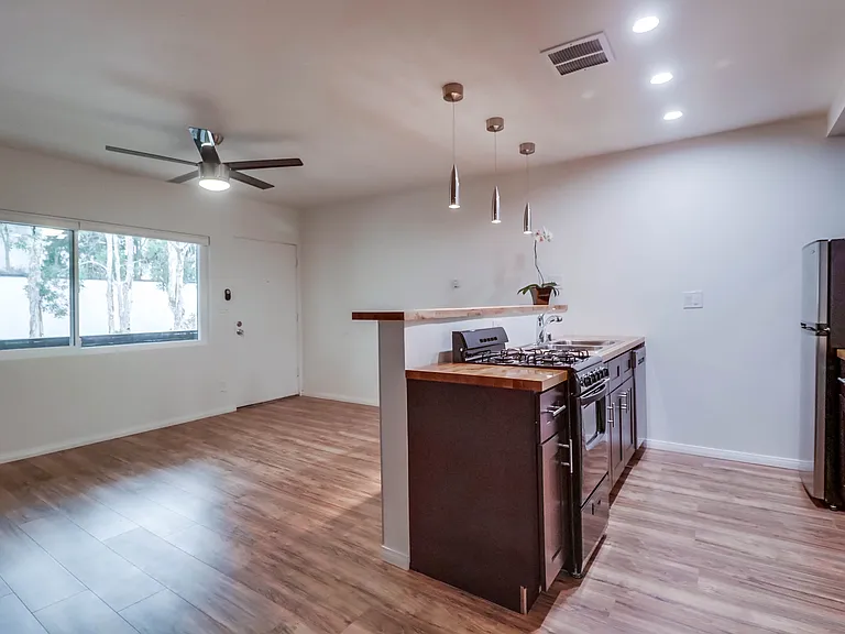 1024 Turquoise St #L — Photo 7