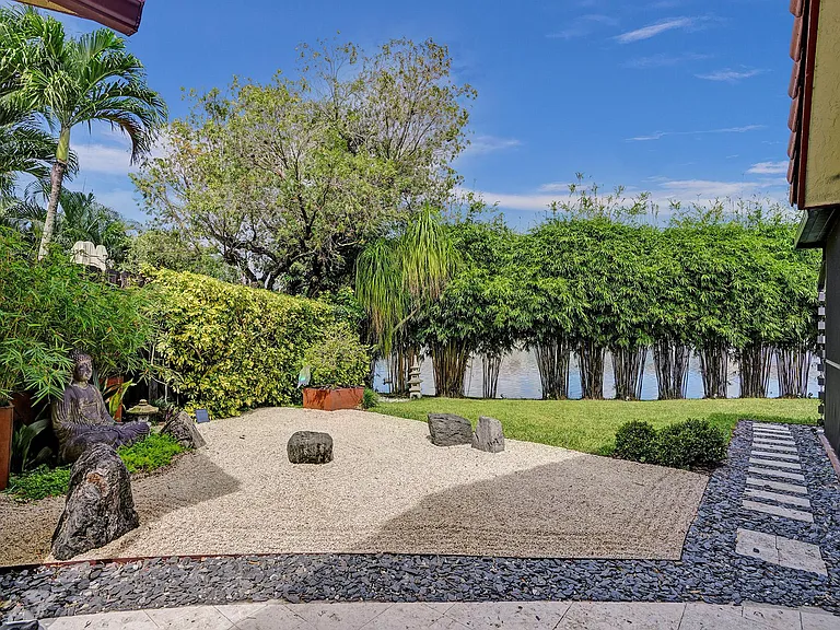 420 SW 113th Ter — Photo 26