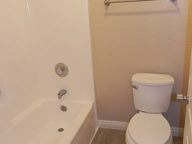 Chapman Villas Apartments — Photo 40