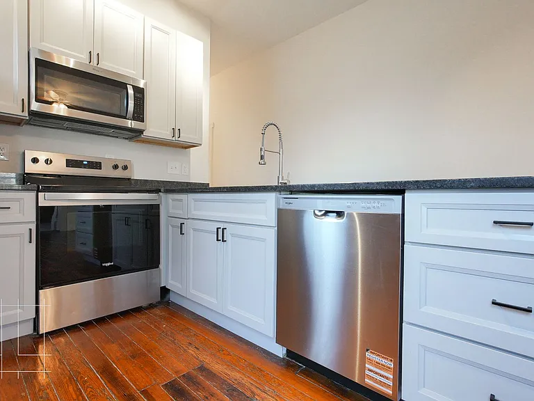 880 Hamlet St. — Photo 11