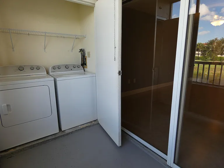 2841 N Oakland Forest Dr #207-1 — Photo 5