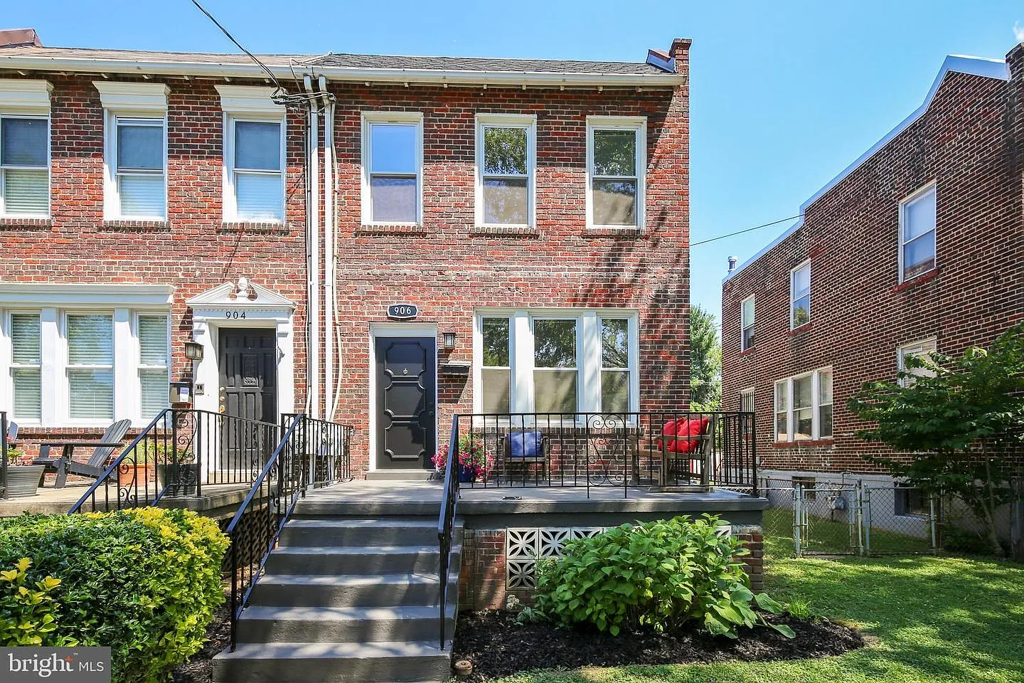 906 Jackson St NE photo 1