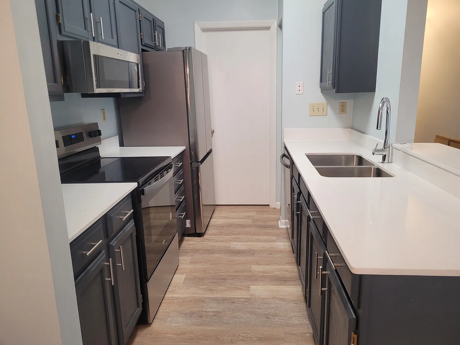 2 bed, 1025 sqft, $1,800 — Photo 4