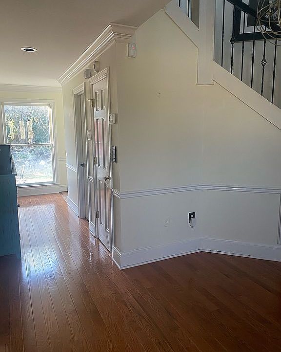 2nd image of 209 Autumn Rd