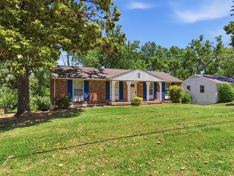 340 Lynn Dr — Photo 25