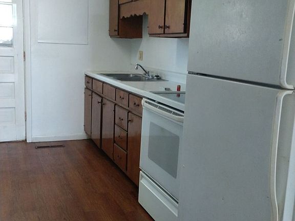 3rd image of 2107 Clark St #10