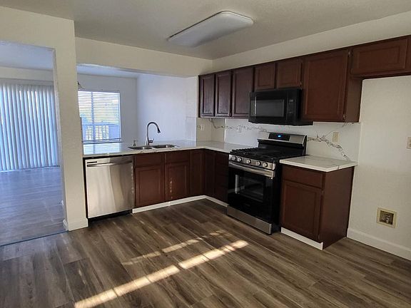 4th image of 819 Cherry Hills Ct