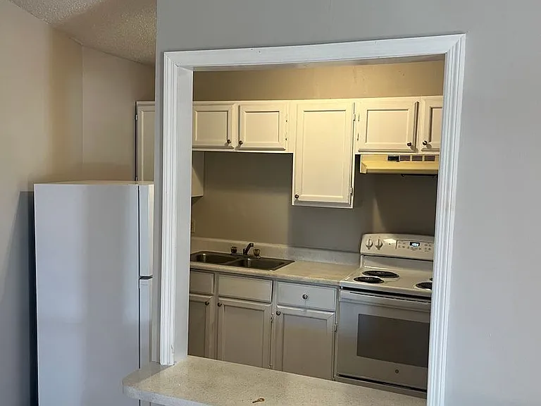 205 W Woodruff — Photo 4
