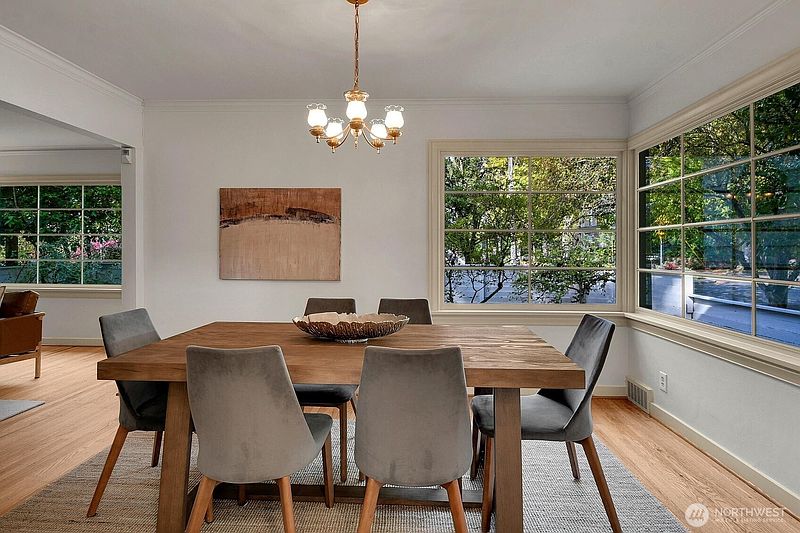 5th image of 622 22nd Avenue E