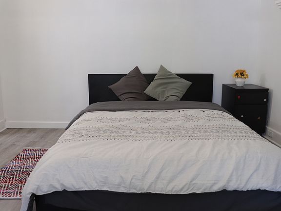 3rd image of 1033 Flemington St