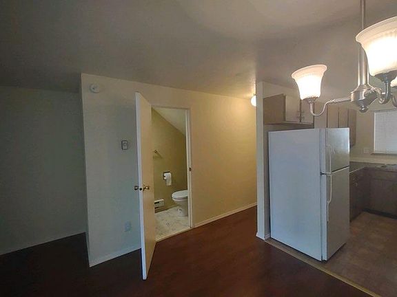 4th image of 569 Sunset Ave NE Unit B