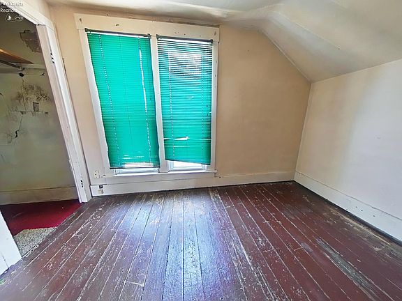 3rd image of 235 Lyme St