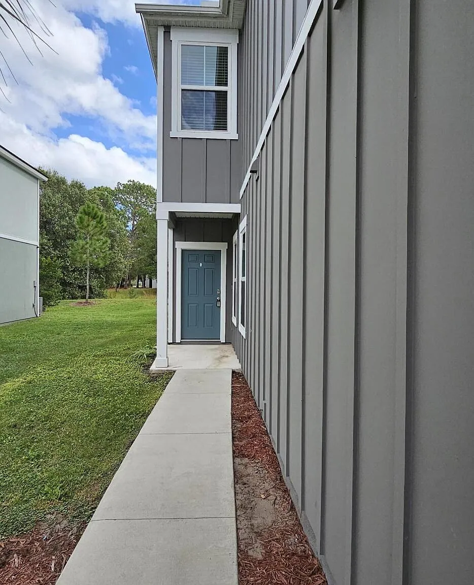 3 bed, 2.5 bath, 1492 sqft, $1,895 — Photo 3