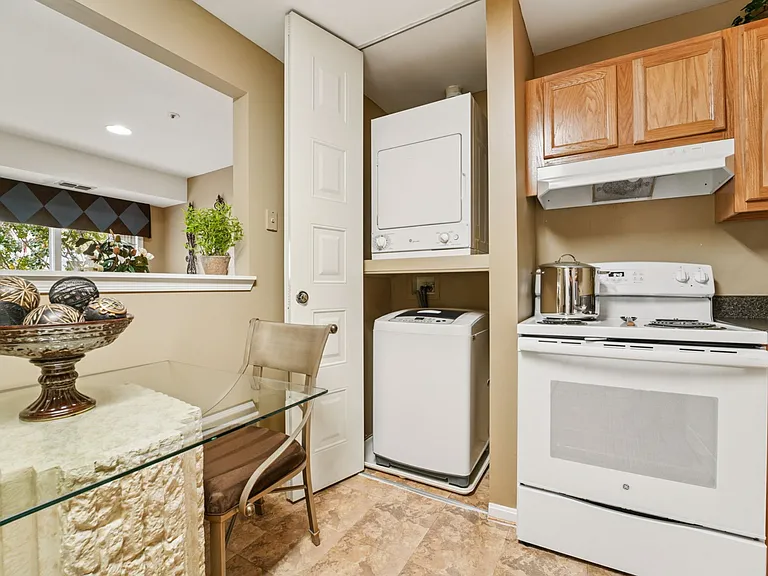Country Meadows Apartments — Photo 28