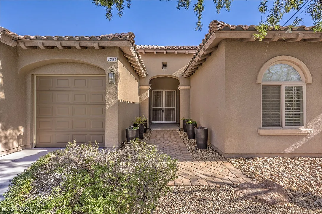 3 bed, 2.0 bath, 2196 sqft, $2,600 — Photo 4